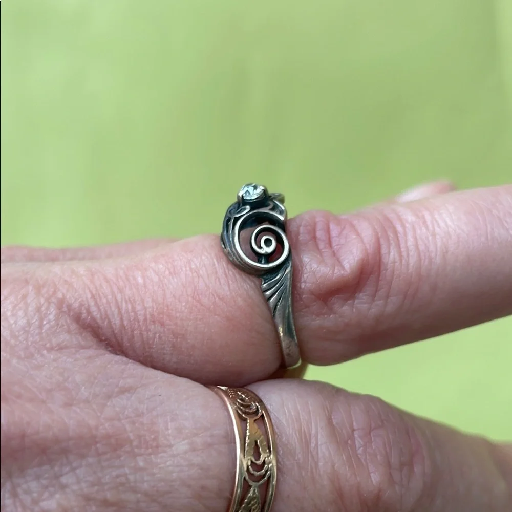 Antique Sterling Silver Swirl Ring with Cristal